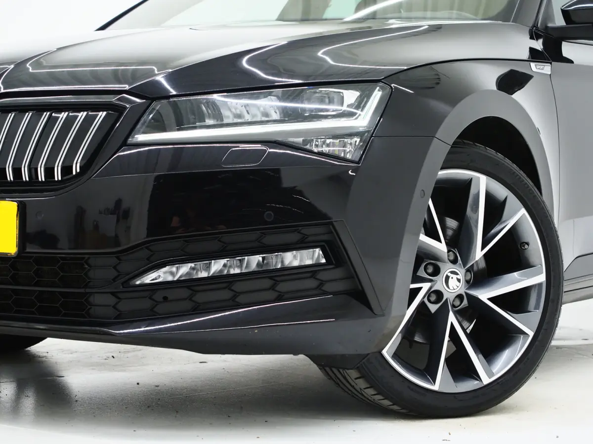 1.4 TSI iV Sportline | Leder/Alcantara | Trekhaak | Carbon | Canton | Memory | Sfeerlicht | Keyless