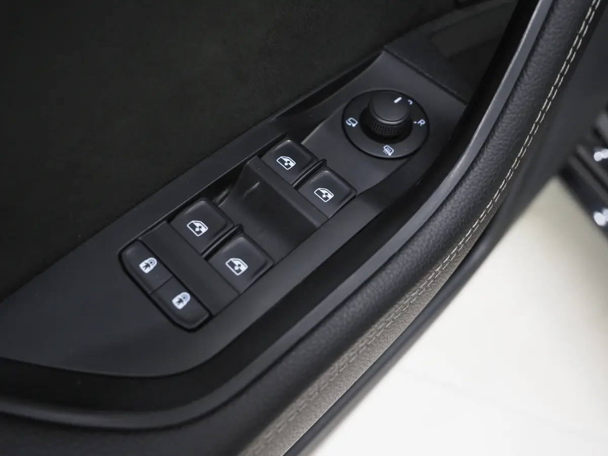 1.4 TSI iV Sportline | Leder/Alcantara | Trekhaak | Carbon | Canton | Memory | Sfeerlicht | Keyless