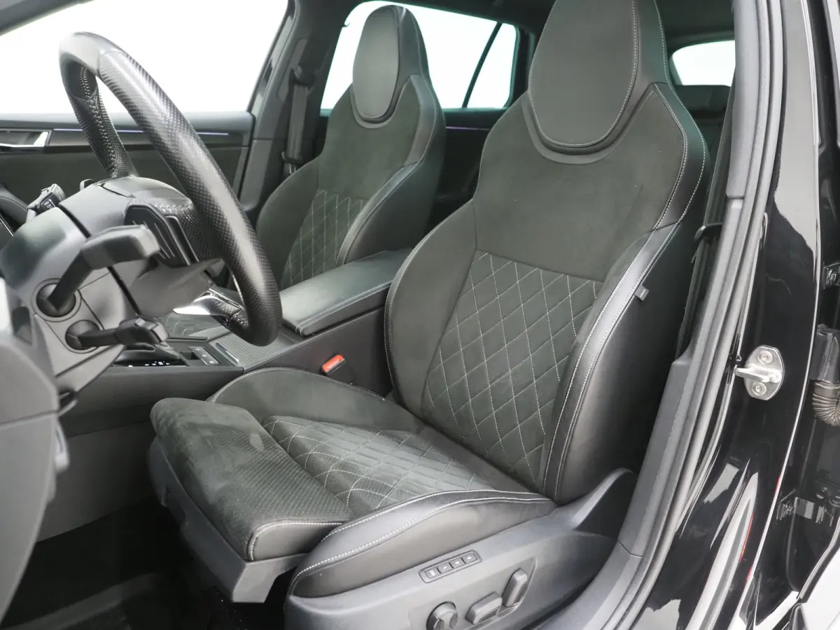 1.4 TSI iV Sportline | Leder/Alcantara | Trekhaak | Carbon | Canton | Memory | Sfeerlicht | Keyless