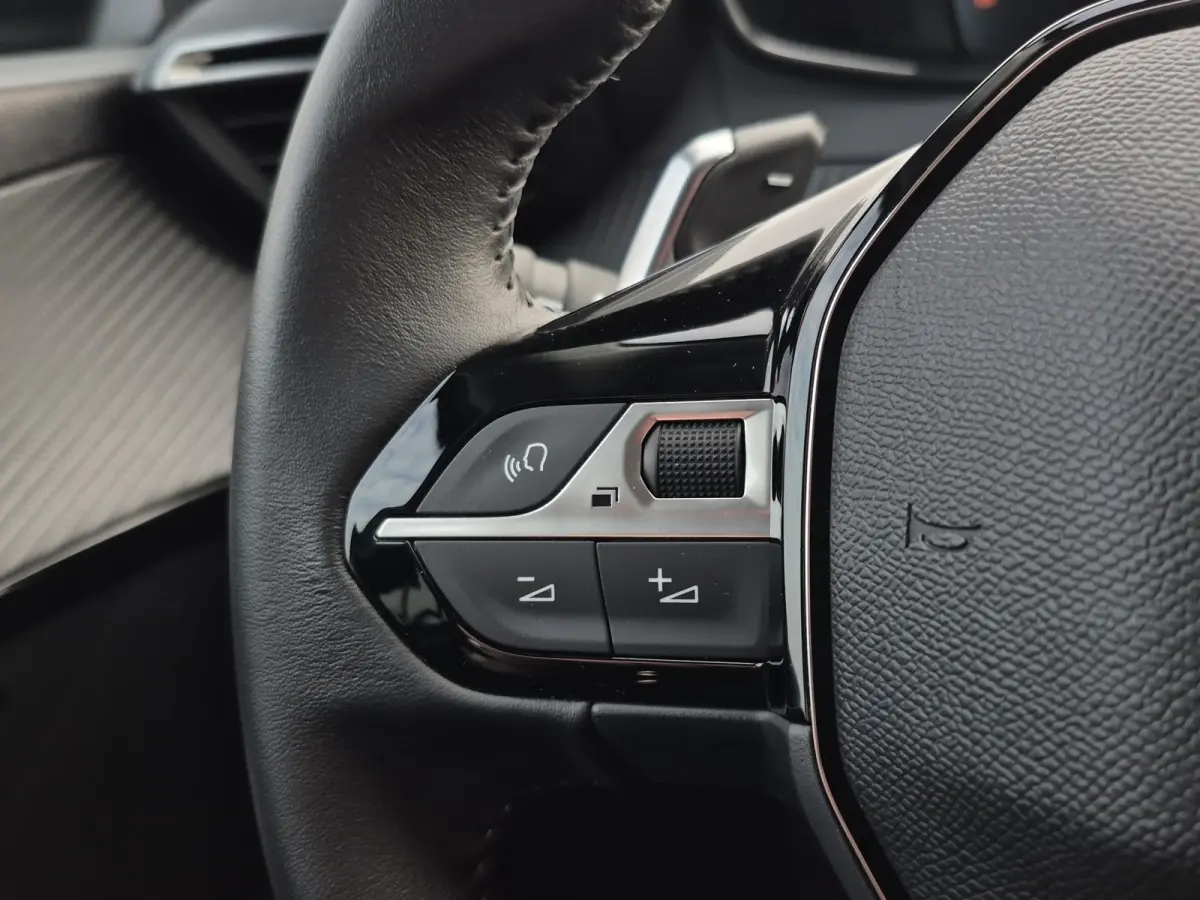 Hybrid 100 e-DCS6 Allure Automaat | Adaptive CC | Parkeersensoren | Full map Navigatie | LED | Carplay/android auto |