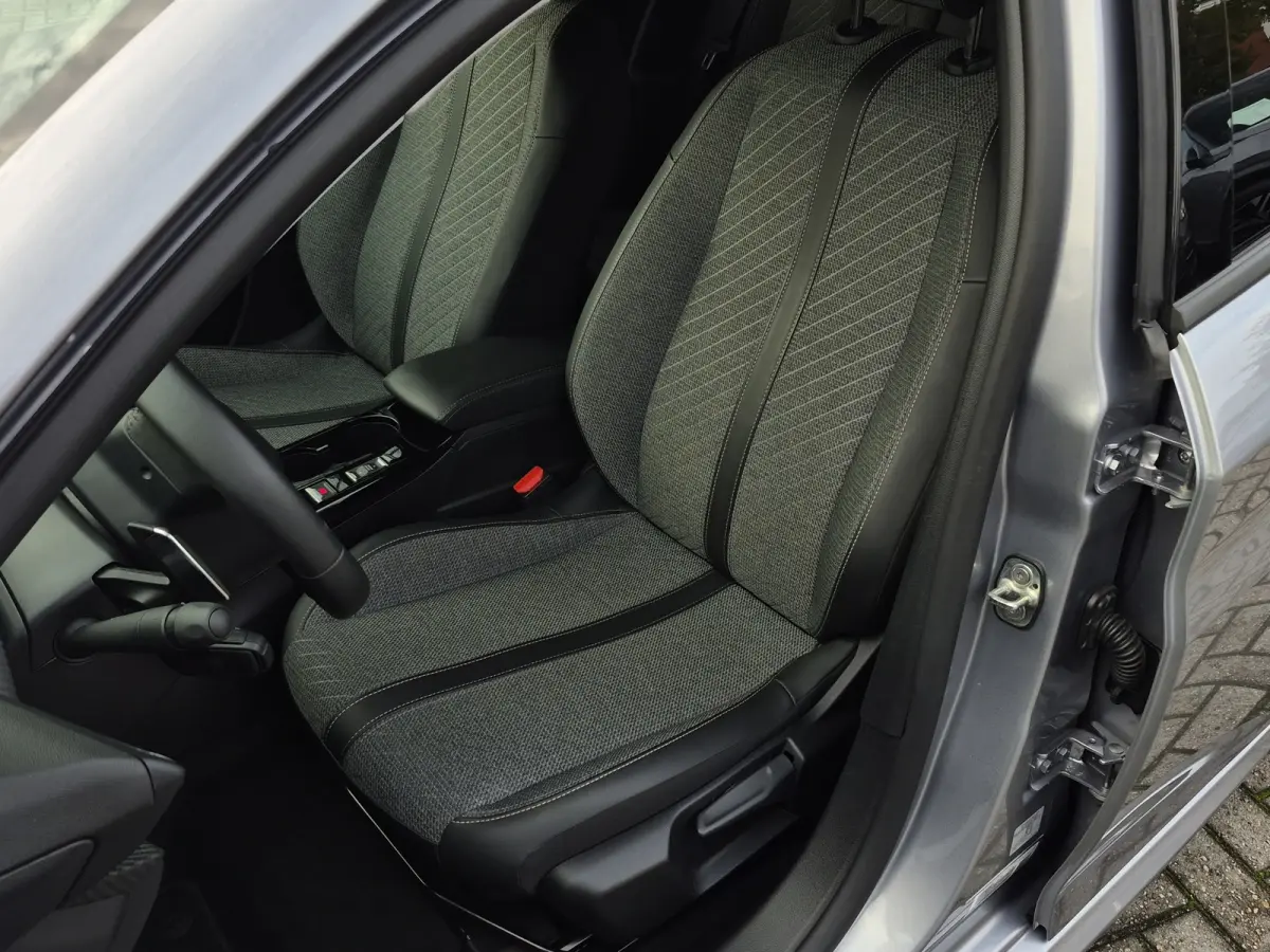 Hybrid 100 e-DCS6 Allure Automaat | Adaptive CC | Parkeersensoren | Full map Navigatie | LED | Carplay/android auto |