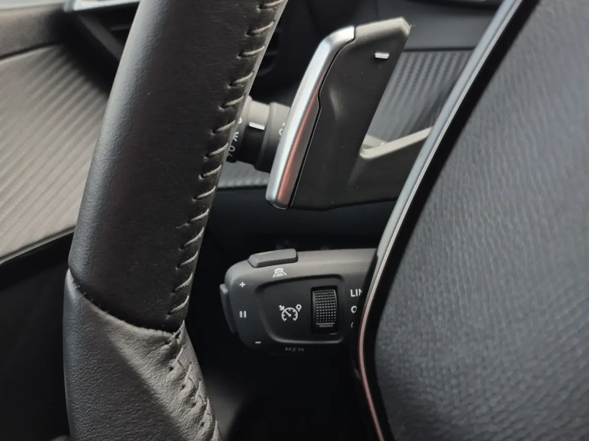 Hybrid 100 e-DCS6 Allure Automaat | Adaptive CC | Parkeersensoren | Full map Navigatie | LED | Carplay/android auto |
