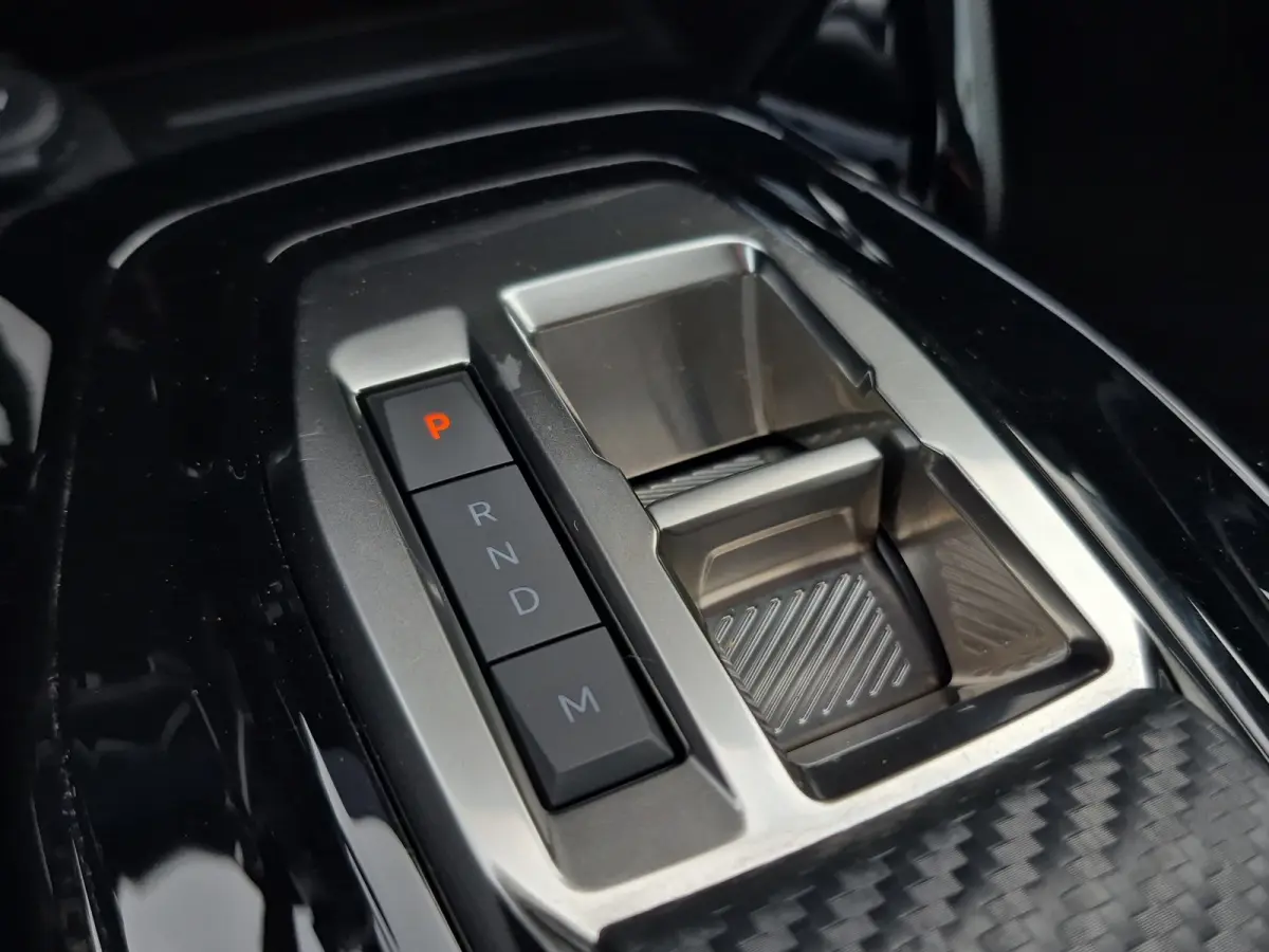 Hybrid 100 e-DCS6 Allure Automaat | Adaptive CC | Parkeersensoren | Full map Navigatie | LED | Carplay/android auto |