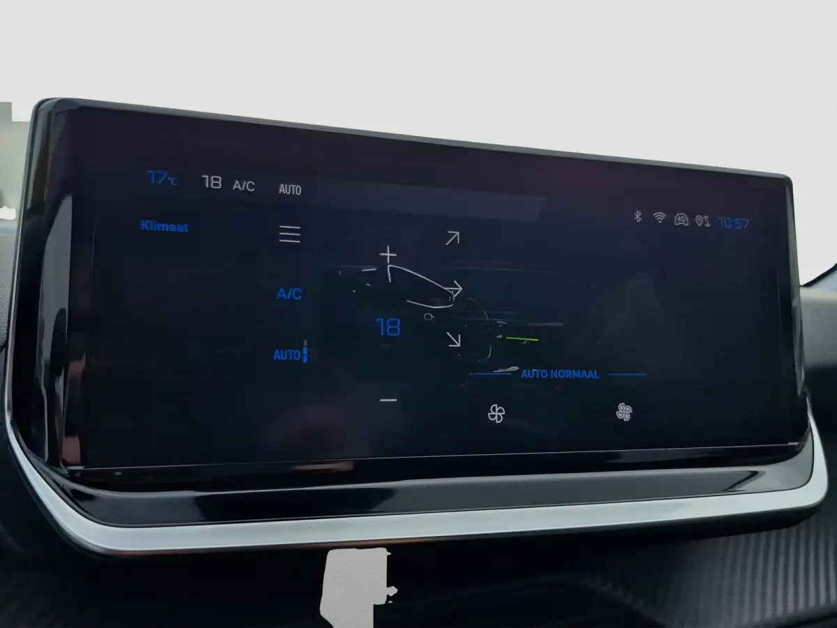 Hybrid 100 e-DCS6 Allure Automaat | Adaptive CC | Parkeersensoren | Full map Navigatie | LED | Carplay/android auto |