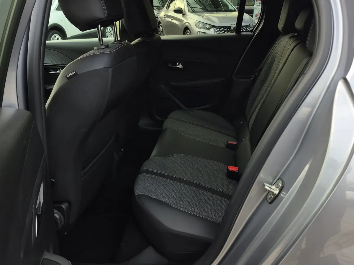 Hybrid 100 e-DCS6 Allure Automaat | Adaptive CC | Parkeersensoren | Full map Navigatie | LED | Carplay/android auto |