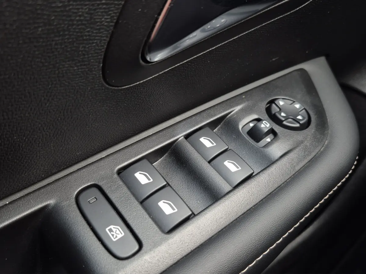 Hybrid 100 e-DCS6 Allure Automaat | Adaptive CC | Parkeersensoren | Full map Navigatie | LED | Carplay/android auto |