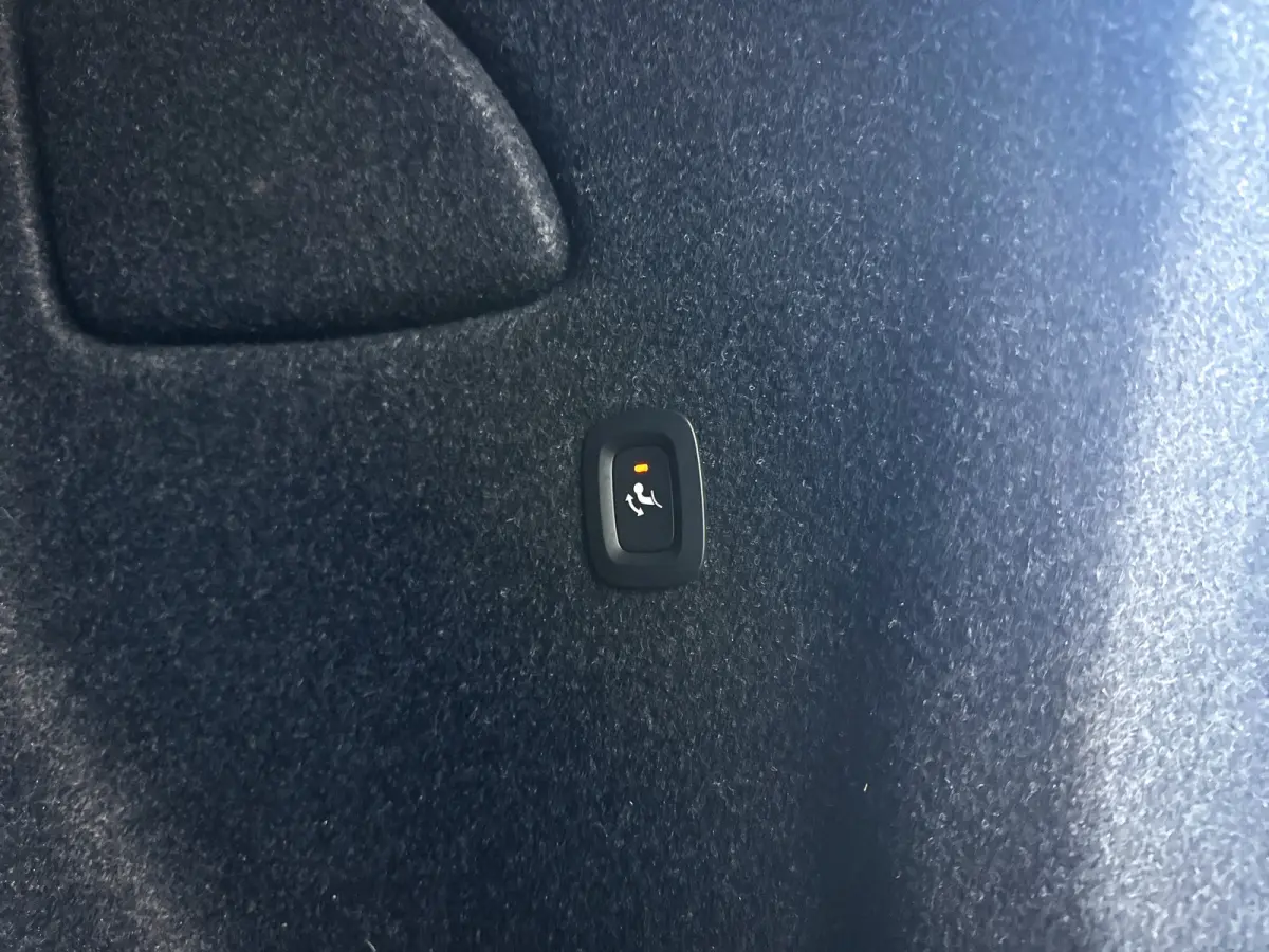 B3 Essential | Parkeercamera | Stoel- en stuurverwarming | Trekhaak