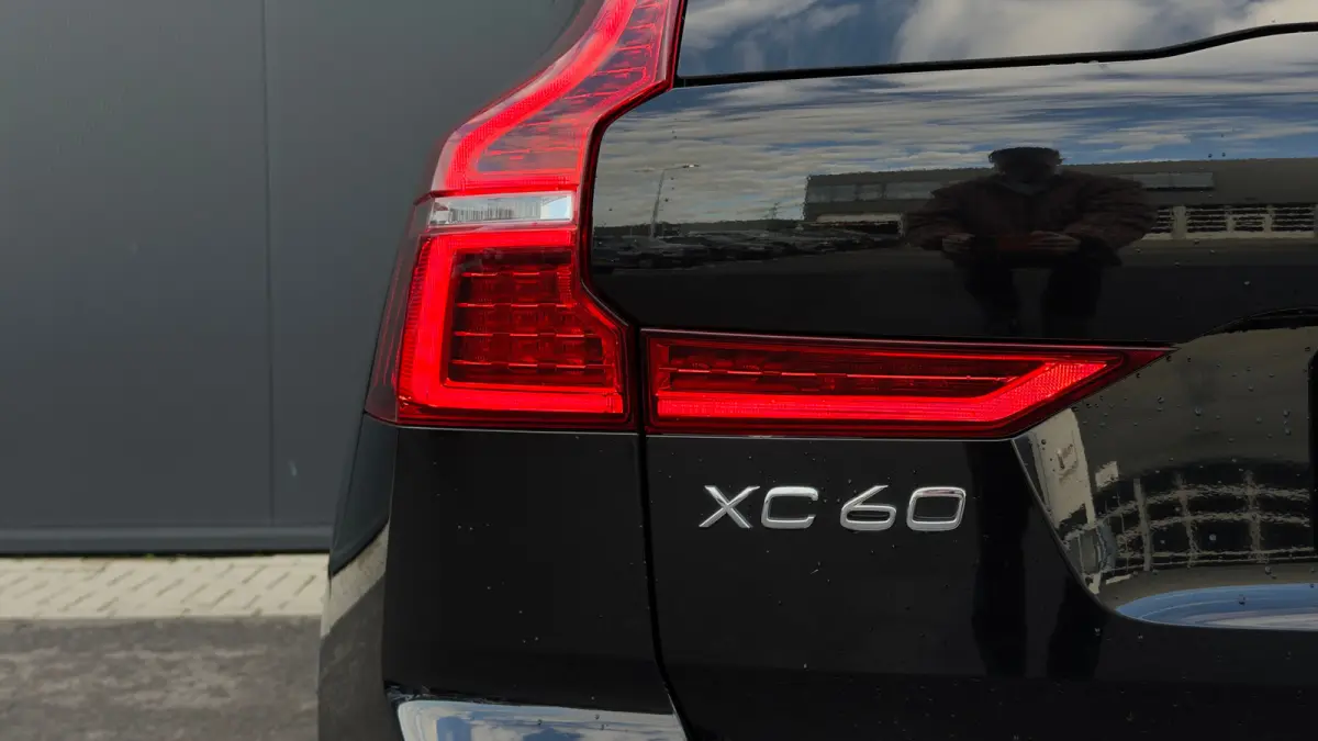 340pk 2.0 T6 Plug-in hybrid AWD R-design | Longe Range | SOH: 95,59% | Trekhaak | 360 Camera | Panoramadak | Adaptive Cruise | 21" |