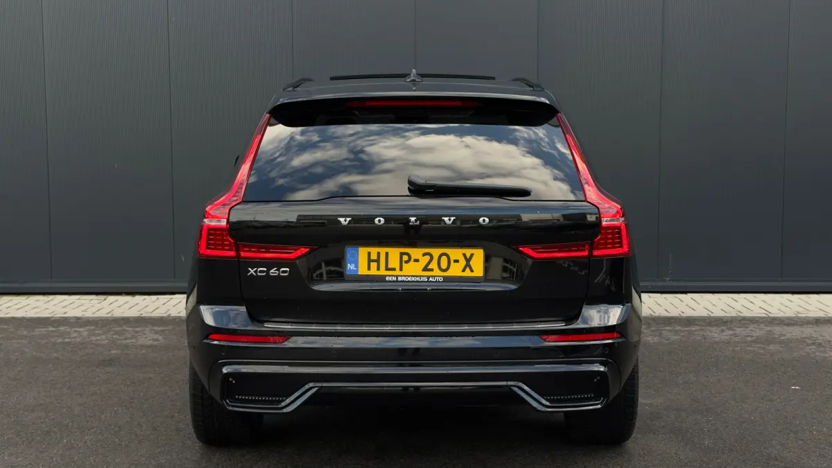 340pk 2.0 T6 Plug-in hybrid AWD R-design | Longe Range | SOH: 95,59% | Trekhaak | 360 Camera | Panoramadak | Adaptive Cruise | 21" |