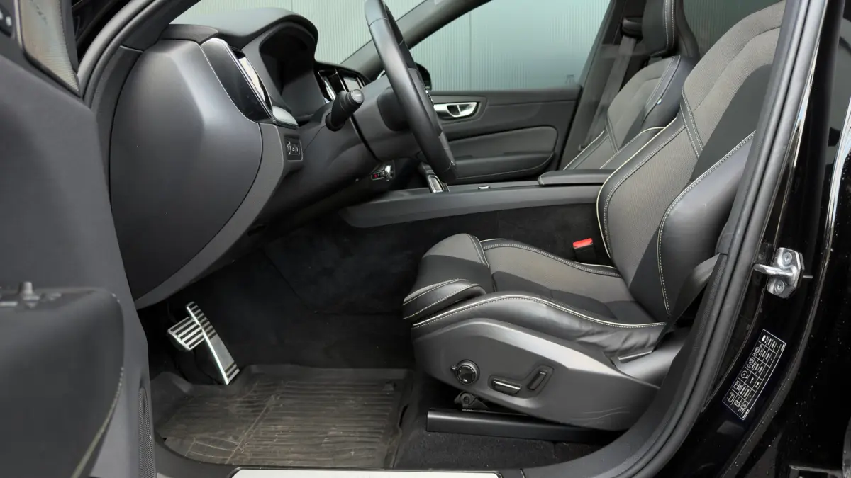 340pk 2.0 T6 Plug-in hybrid AWD R-design | Longe Range | SOH: 95,59% | Trekhaak | 360 Camera | Panoramadak | Adaptive Cruise | 21" |