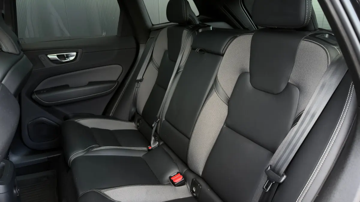340pk 2.0 T6 Plug-in hybrid AWD R-design | Longe Range | SOH: 95,59% | Trekhaak | 360 Camera | Panoramadak | Adaptive Cruise | 21" |