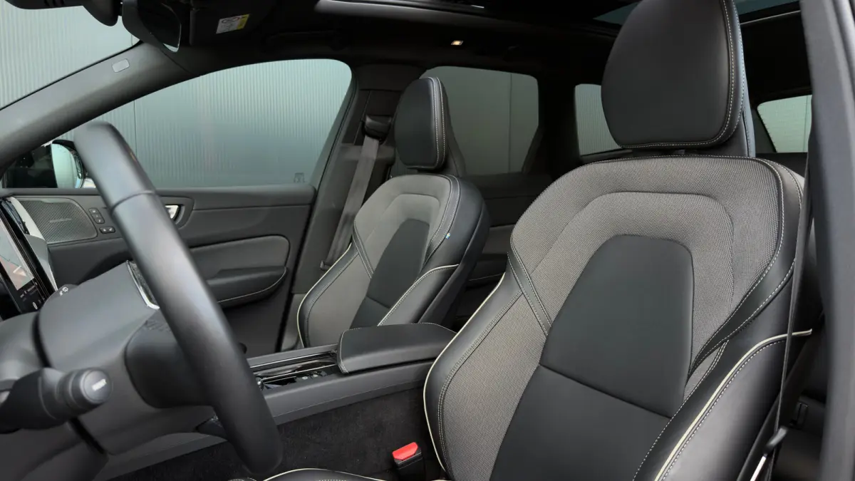 340pk 2.0 T6 Plug-in hybrid AWD R-design | Longe Range | SOH: 95,59% | Trekhaak | 360 Camera | Panoramadak | Adaptive Cruise | 21" |