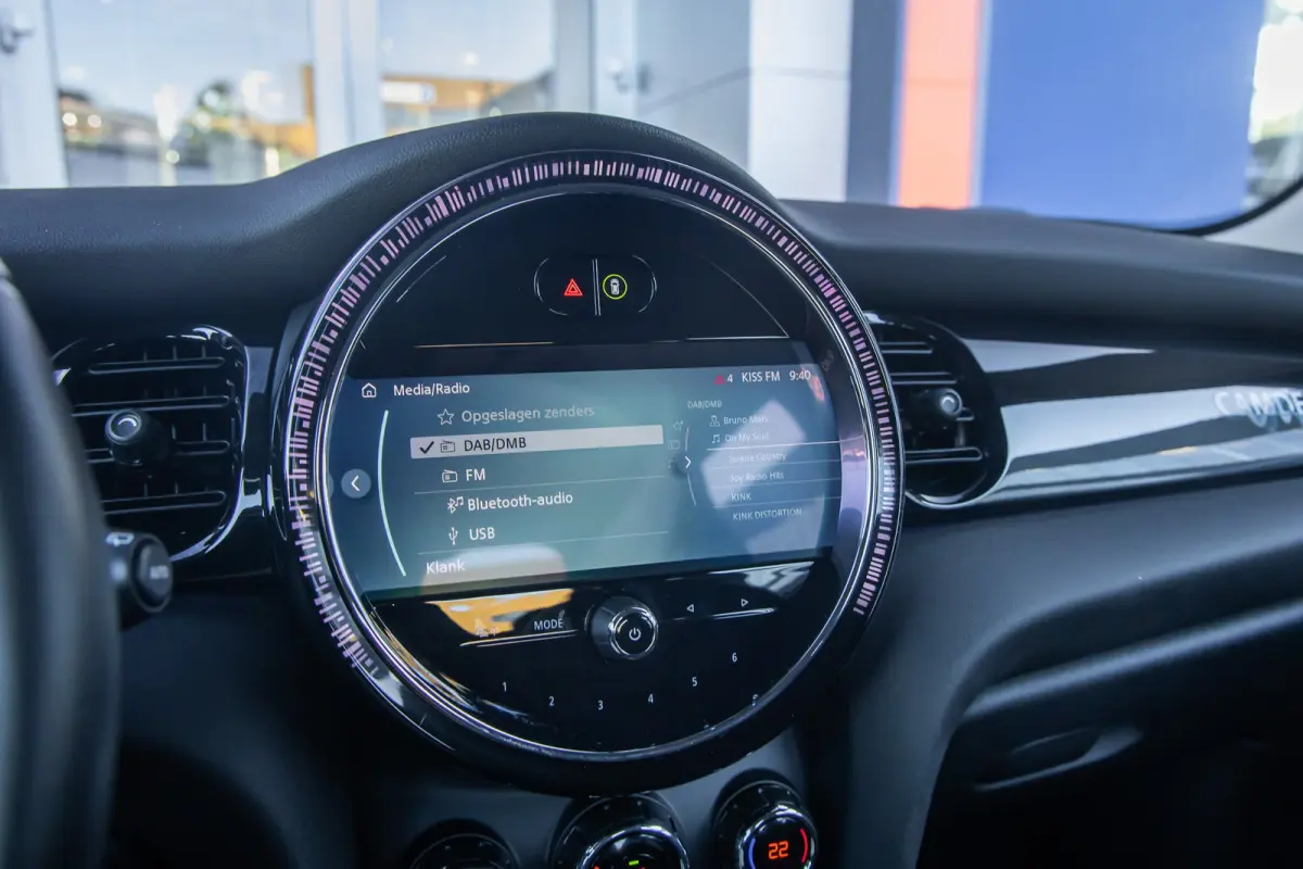 1.5 Cooper Camden Edition | Cruise control | Clima | Apple Carplay/Android Auto | Parkeersensoren | Zwart dak | Apple Carplay/Android Auto|telefoonintegratie premium | Parkeersensor achter