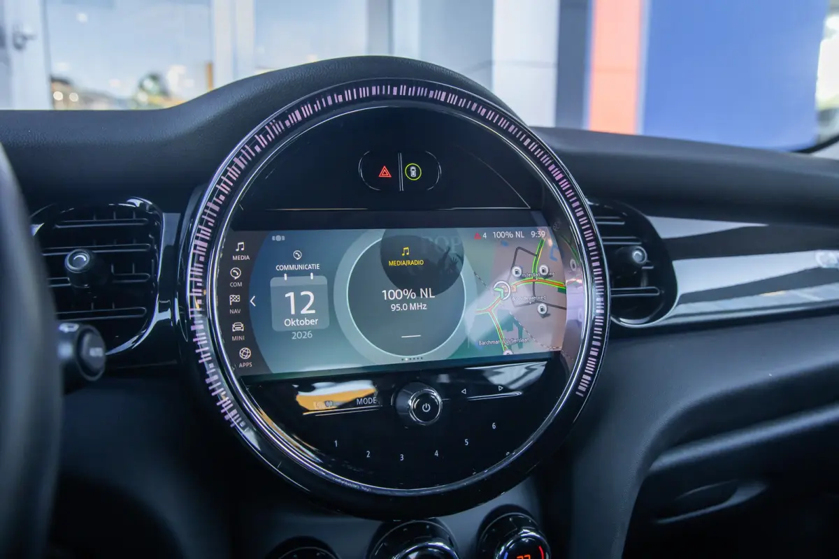 1.5 Cooper Camden Edition | Cruise control | Clima | Apple Carplay/Android Auto | Parkeersensoren | Zwart dak | Apple Carplay/Android Auto|telefoonintegratie premium | Parkeersensor achter