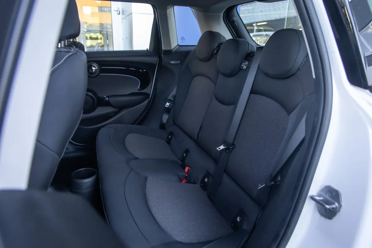 1.5 Cooper Camden Edition | Cruise control | Clima | Apple Carplay/Android Auto | Parkeersensoren | Zwart dak | Apple Carplay/Android Auto|telefoonintegratie premium | Parkeersensor achter