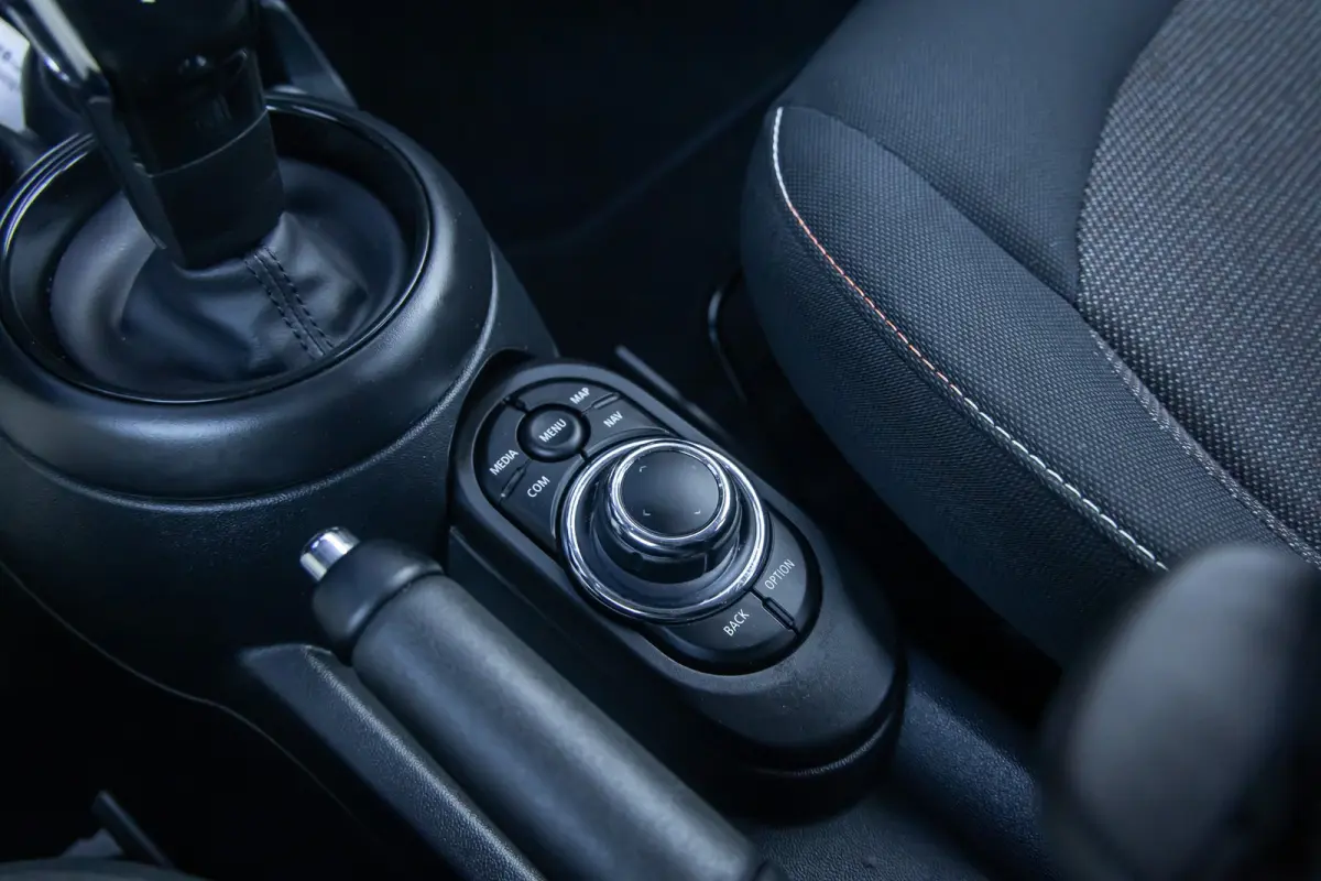 1.5 Cooper Camden Edition | Cruise control | Clima | Apple Carplay/Android Auto | Parkeersensoren | Zwart dak | Apple Carplay/Android Auto|telefoonintegratie premium | Parkeersensor achter