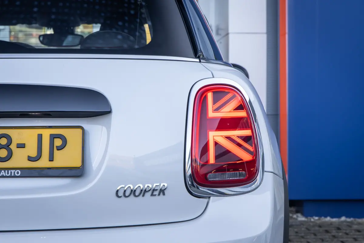 1.5 Cooper Camden Edition | Cruise control | Clima | Apple Carplay/Android Auto | Parkeersensoren | Zwart dak | Apple Carplay/Android Auto|telefoonintegratie premium | Parkeersensor achter