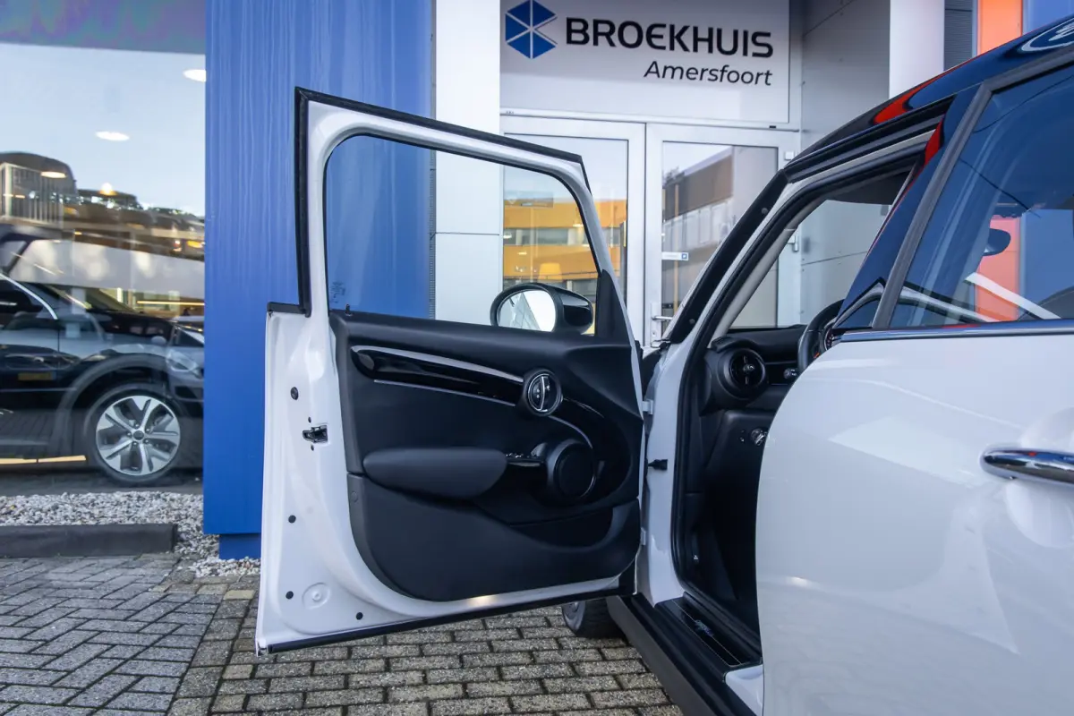 1.5 Cooper Camden Edition | Cruise control | Clima | Apple Carplay/Android Auto | Parkeersensoren | Zwart dak | Apple Carplay/Android Auto|telefoonintegratie premium | Parkeersensor achter