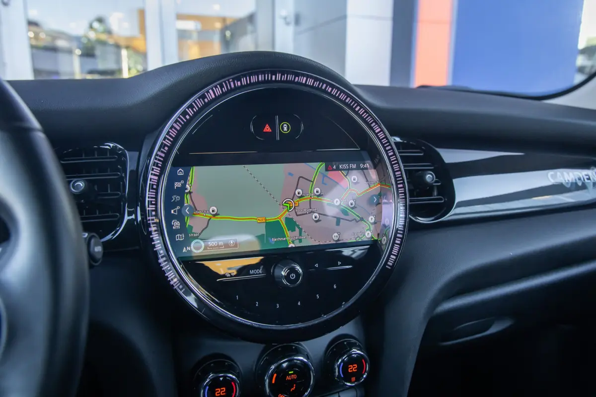 1.5 Cooper Camden Edition | Cruise control | Clima | Apple Carplay/Android Auto | Parkeersensoren | Zwart dak | Apple Carplay/Android Auto|telefoonintegratie premium | Parkeersensor achter