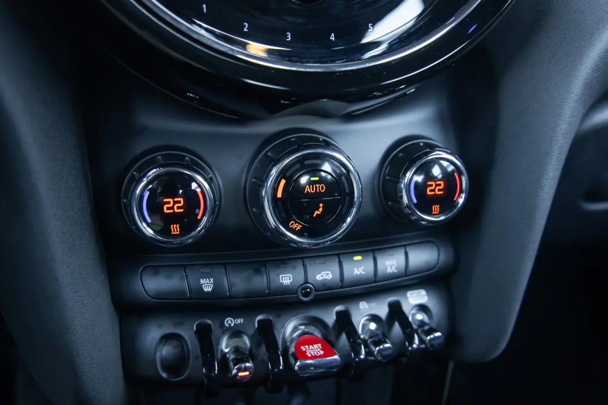 1.5 Cooper Camden Edition | Cruise control | Clima | Apple Carplay/Android Auto | Parkeersensoren | Zwart dak | Apple Carplay/Android Auto|telefoonintegratie premium | Parkeersensor achter
