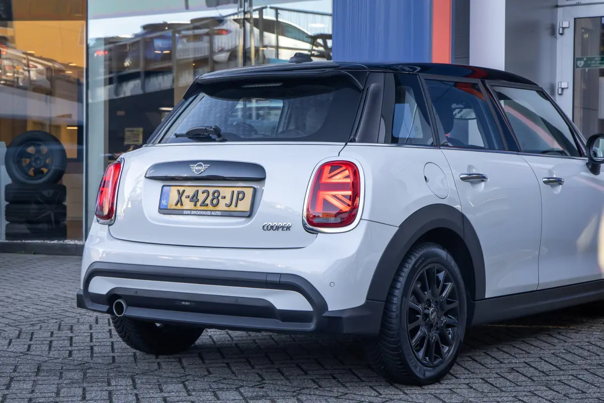 1.5 Cooper Camden Edition | Cruise control | Clima | Apple Carplay/Android Auto | Parkeersensoren | Zwart dak | Apple Carplay/Android Auto|telefoonintegratie premium | Parkeersensor achter