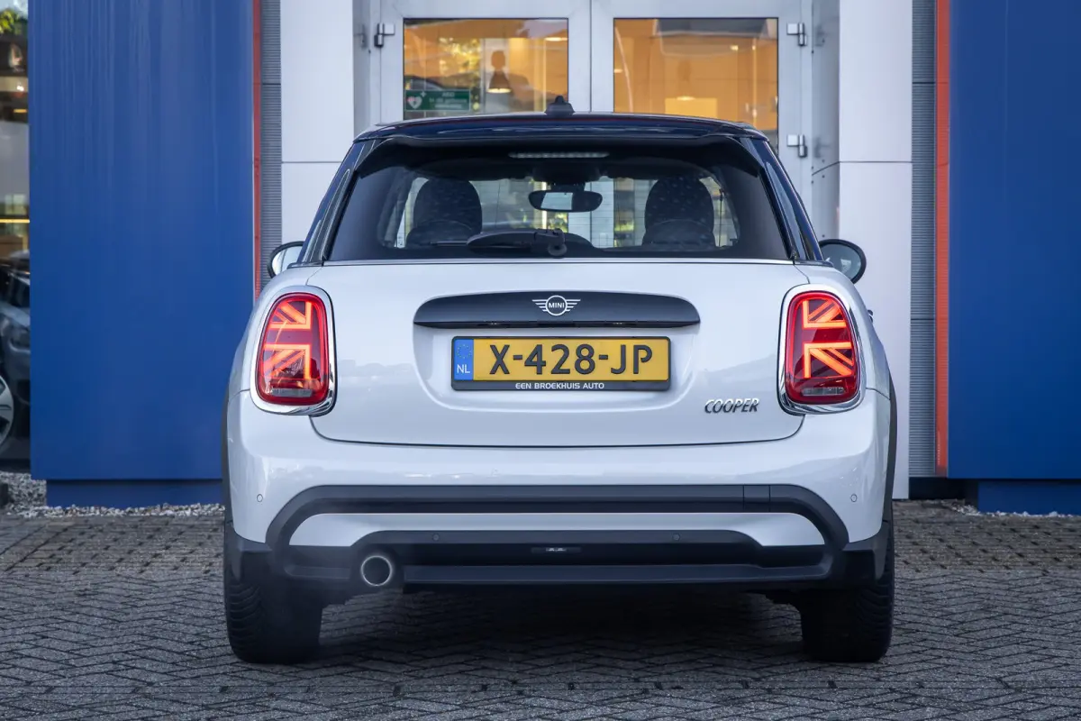 1.5 Cooper Camden Edition | Cruise control | Clima | Apple Carplay/Android Auto | Parkeersensoren | Zwart dak | Apple Carplay/Android Auto|telefoonintegratie premium | Parkeersensor achter