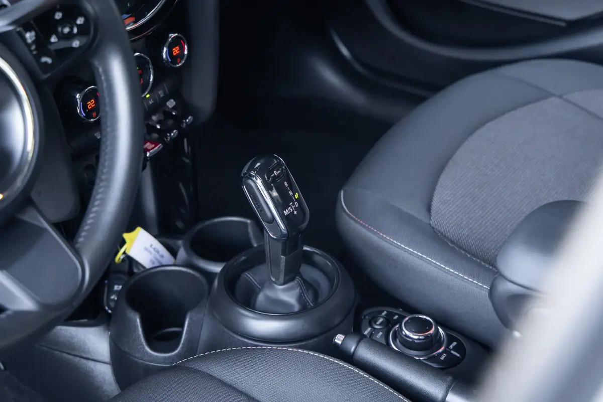 1.5 Cooper Camden Edition | Cruise control | Clima | Apple Carplay/Android Auto | Parkeersensoren | Zwart dak | Apple Carplay/Android Auto|telefoonintegratie premium | Parkeersensor achter