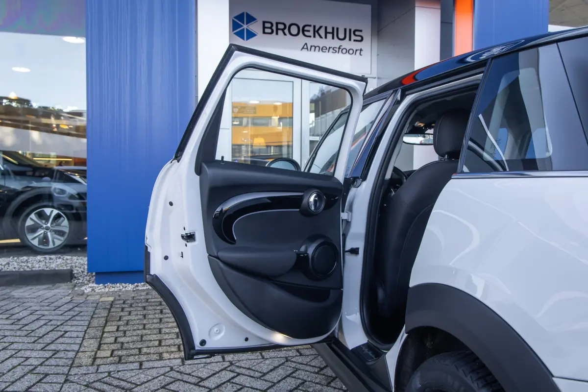 1.5 Cooper Camden Edition | Cruise control | Clima | Apple Carplay/Android Auto | Parkeersensoren | Zwart dak | Apple Carplay/Android Auto|telefoonintegratie premium | Parkeersensor achter