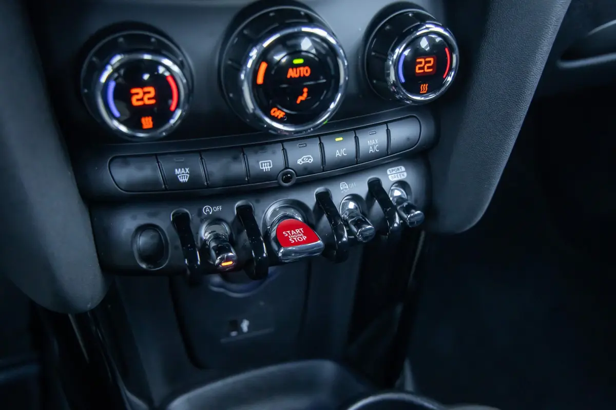 1.5 Cooper Camden Edition | Cruise control | Clima | Apple Carplay/Android Auto | Parkeersensoren | Zwart dak | Apple Carplay/Android Auto|telefoonintegratie premium | Parkeersensor achter