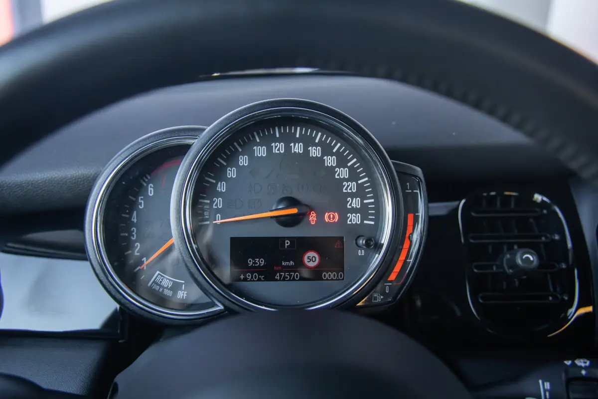 1.5 Cooper Camden Edition | Cruise control | Clima | Apple Carplay/Android Auto | Parkeersensoren | Zwart dak | Apple Carplay/Android Auto|telefoonintegratie premium | Parkeersensor achter