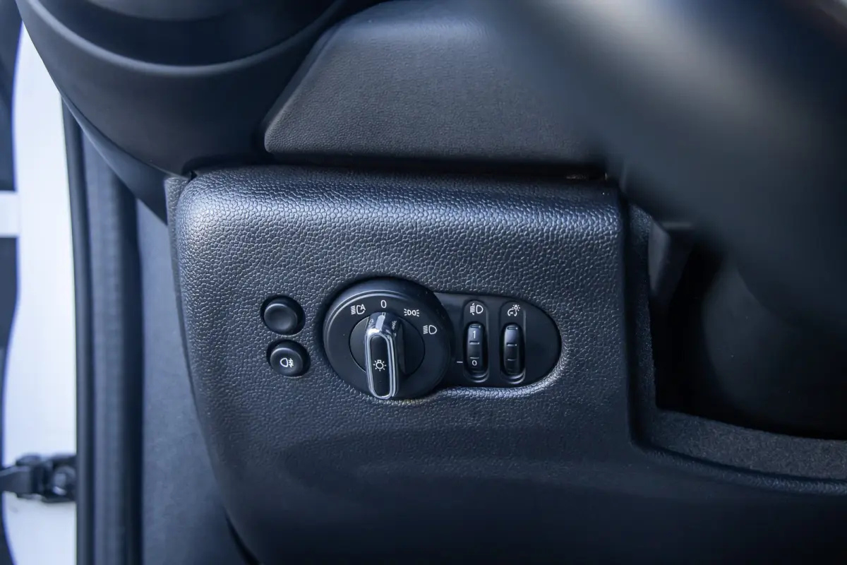 1.5 Cooper Camden Edition | Cruise control | Clima | Apple Carplay/Android Auto | Parkeersensoren | Zwart dak | Apple Carplay/Android Auto|telefoonintegratie premium | Parkeersensor achter