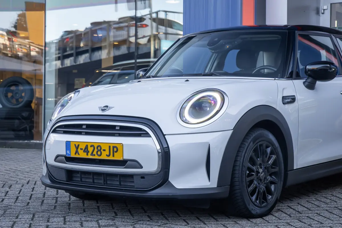 1.5 Cooper Camden Edition | Cruise control | Clima | Apple Carplay/Android Auto | Parkeersensoren | Zwart dak | Apple Carplay/Android Auto|telefoonintegratie premium | Parkeersensor achter
