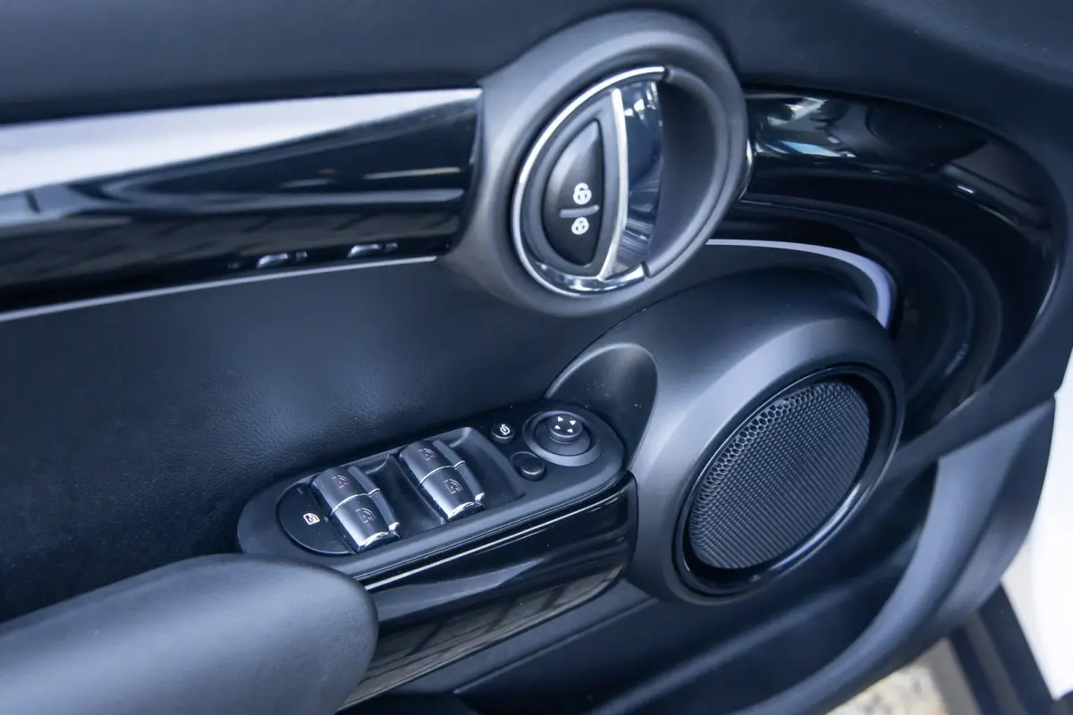 1.5 Cooper Camden Edition | Cruise control | Clima | Apple Carplay/Android Auto | Parkeersensoren | Zwart dak | Apple Carplay/Android Auto|telefoonintegratie premium | Parkeersensor achter