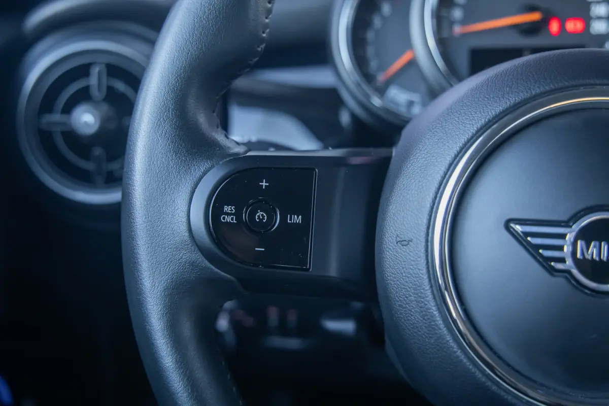 1.5 Cooper Camden Edition | Cruise control | Clima | Apple Carplay/Android Auto | Parkeersensoren | Zwart dak | Apple Carplay/Android Auto|telefoonintegratie premium | Parkeersensor achter