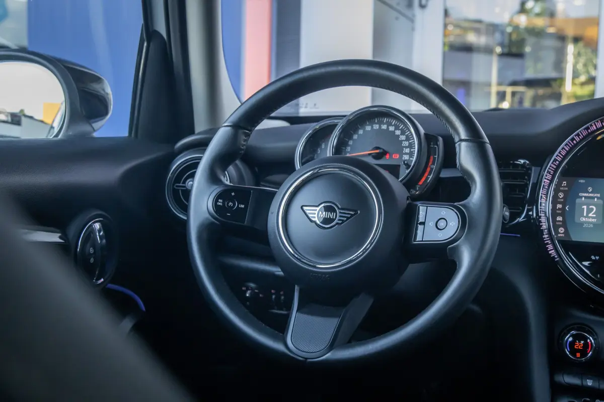 1.5 Cooper Camden Edition | Cruise control | Clima | Apple Carplay/Android Auto | Parkeersensoren | Zwart dak | Apple Carplay/Android Auto|telefoonintegratie premium | Parkeersensor achter