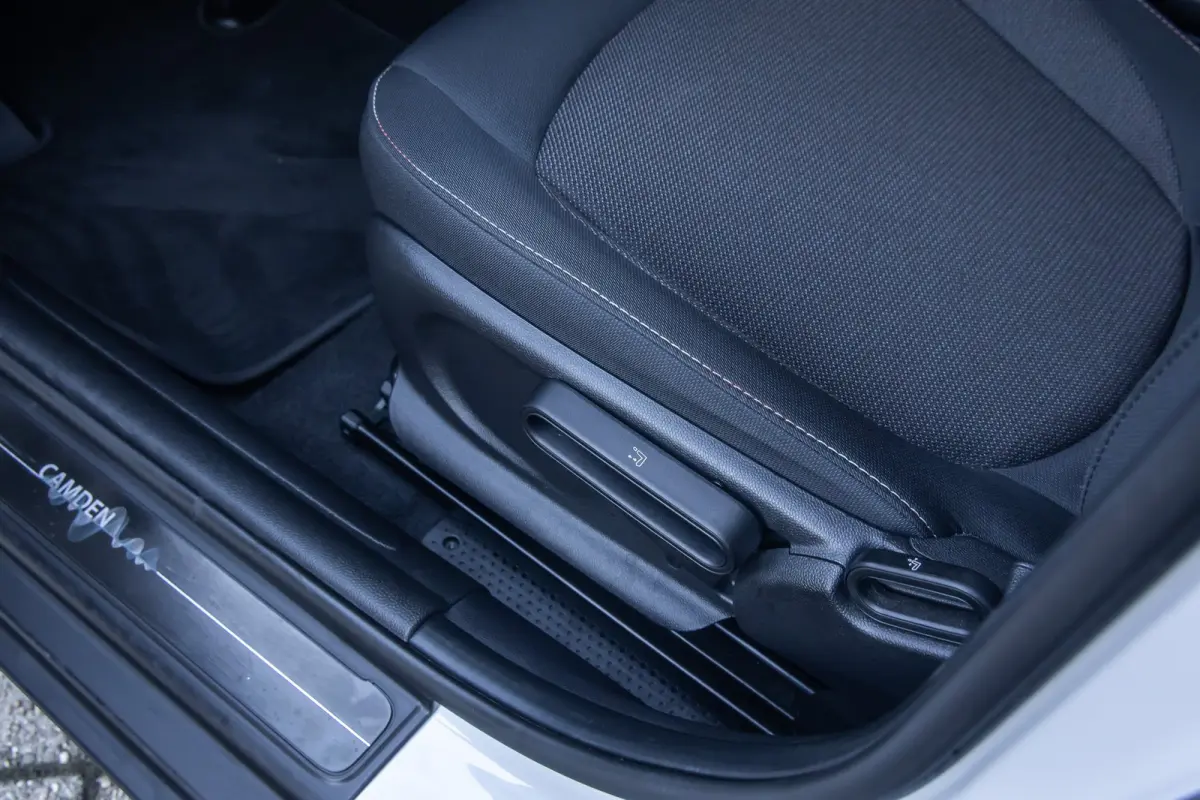 1.5 Cooper Camden Edition | Cruise control | Clima | Apple Carplay/Android Auto | Parkeersensoren | Zwart dak | Apple Carplay/Android Auto|telefoonintegratie premium | Parkeersensor achter