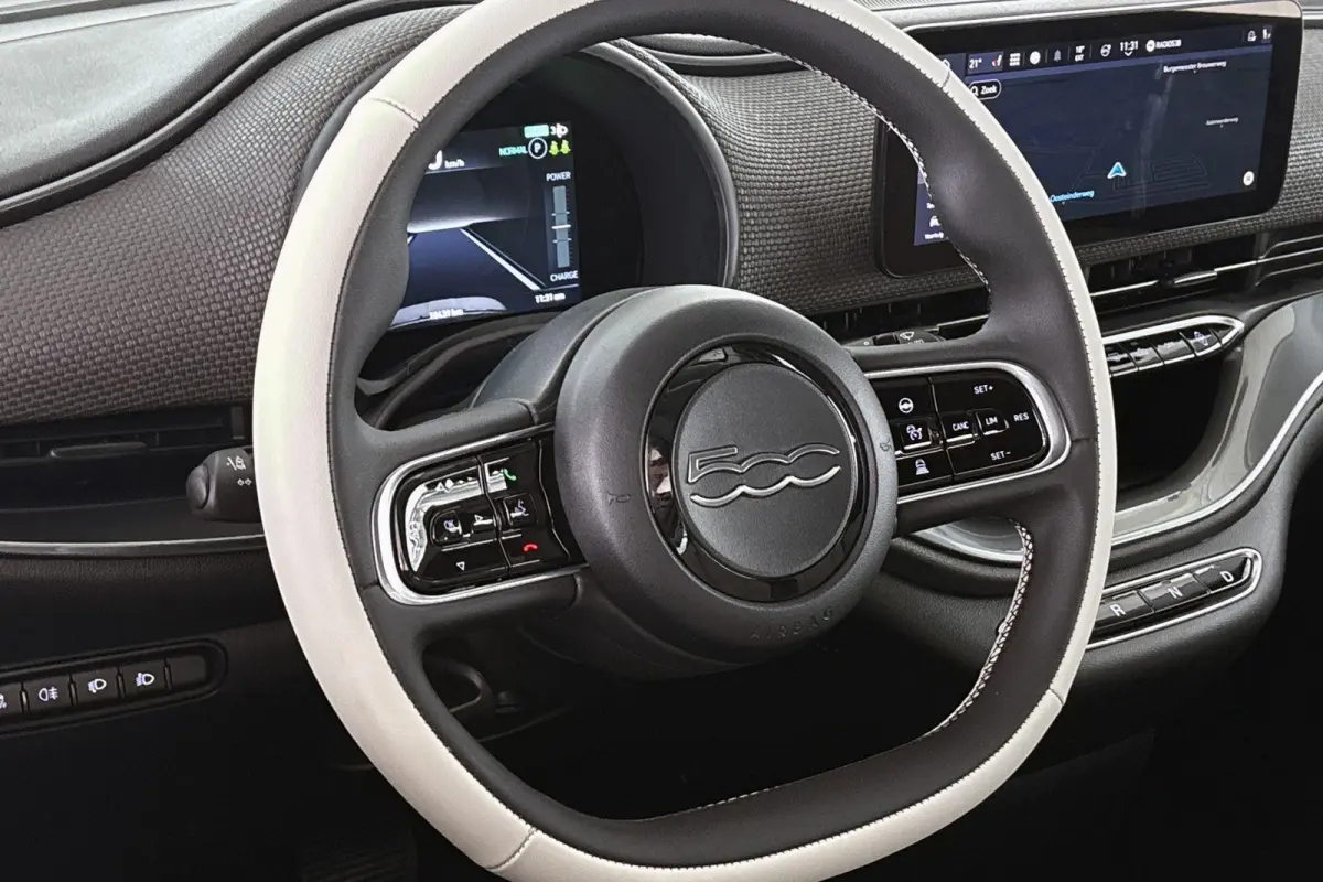 La Prima 42 kWh Cabrio Leder Stoelverwarming JBL Camera 17"