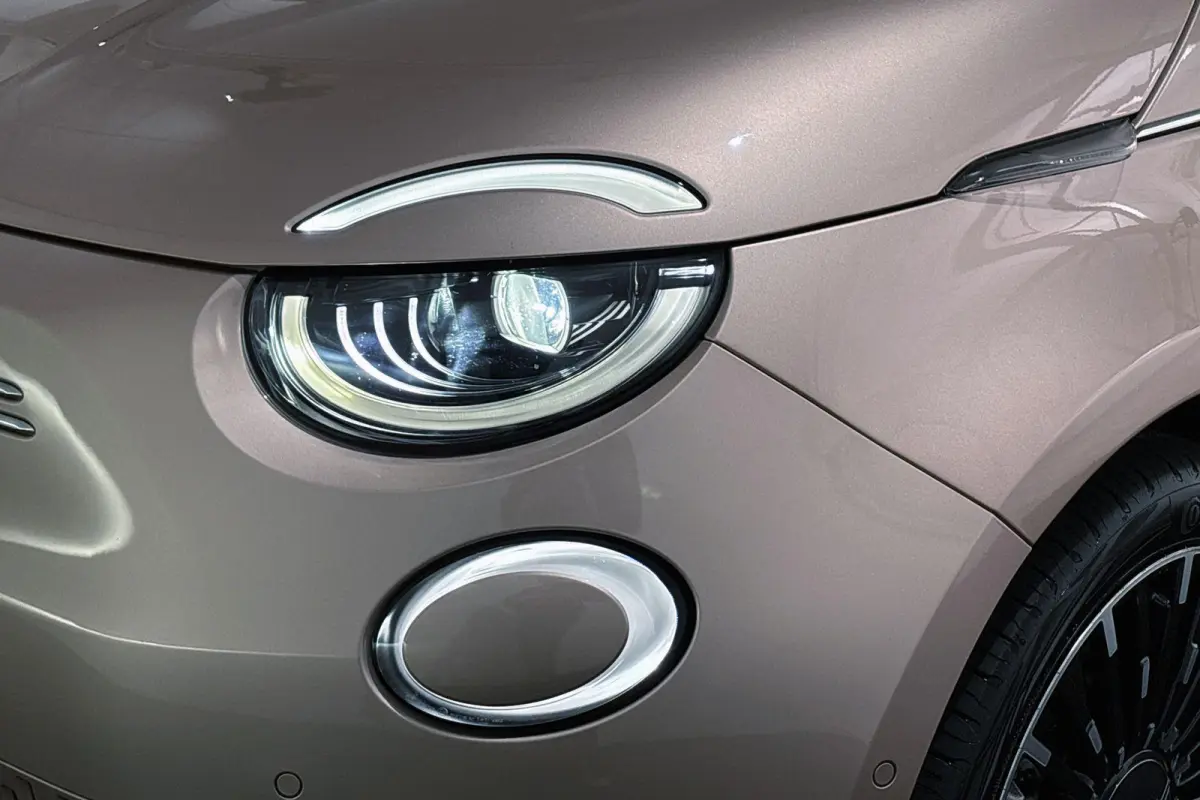 La Prima 42 kWh Cabrio Leder Stoelverwarming JBL Camera 17"