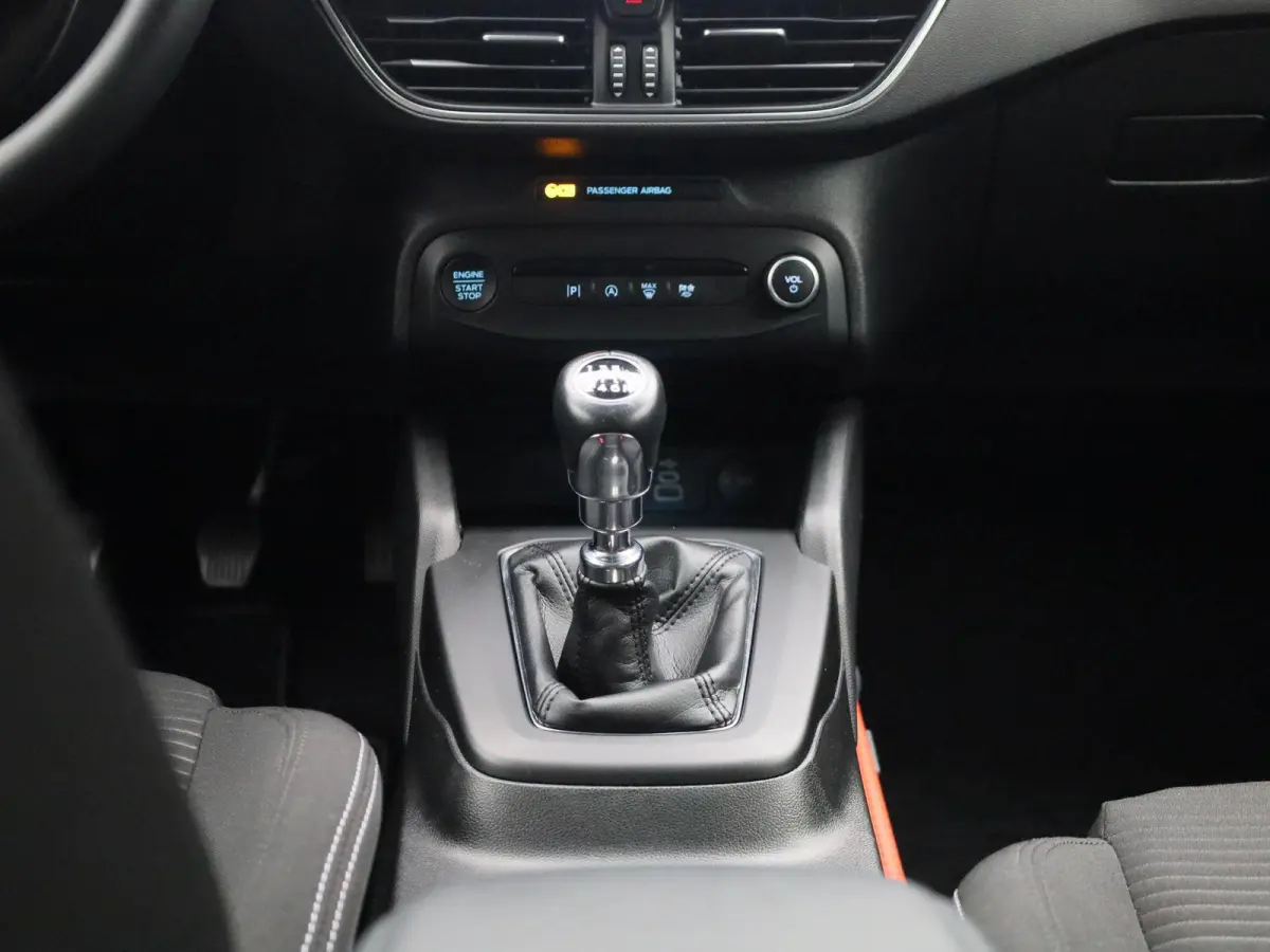 1.0 EcoBoost Hybrid Titanium | Navigatie | Groot scherm | Apple Carplay / Android Auto | Climate Control | Cruise Control | Parkeersensoren | DAB | Bluetooth |