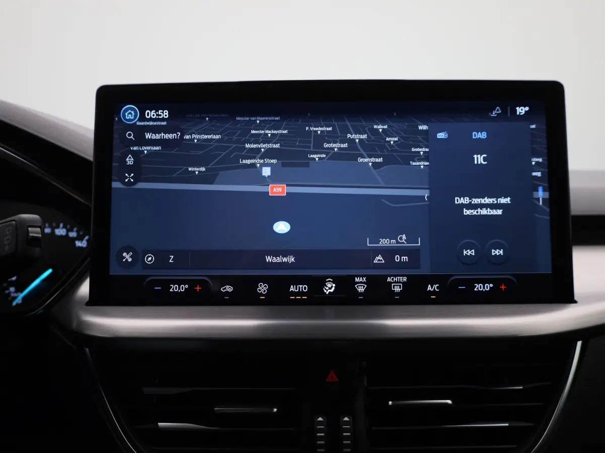 1.0 EcoBoost Hybrid Titanium | Navigatie | Groot scherm | Apple Carplay / Android Auto | Climate Control | Cruise Control | Parkeersensoren | DAB | Bluetooth |