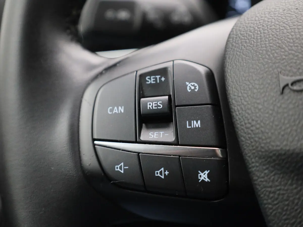 1.0 EcoBoost Hybrid Titanium | Navigatie | Groot scherm | Apple Carplay / Android Auto | Climate Control | Cruise Control | Parkeersensoren | DAB | Bluetooth |