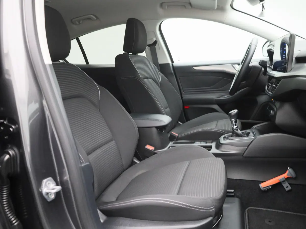 1.0 EcoBoost Hybrid Titanium | Navigatie | Groot scherm | Apple Carplay / Android Auto | Climate Control | Cruise Control | Parkeersensoren | DAB | Bluetooth |