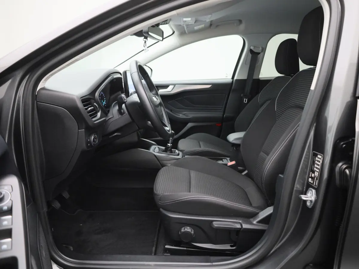 1.0 EcoBoost Hybrid Titanium | Navigatie | Groot scherm | Apple Carplay / Android Auto | Climate Control | Cruise Control | Parkeersensoren | DAB | Bluetooth |