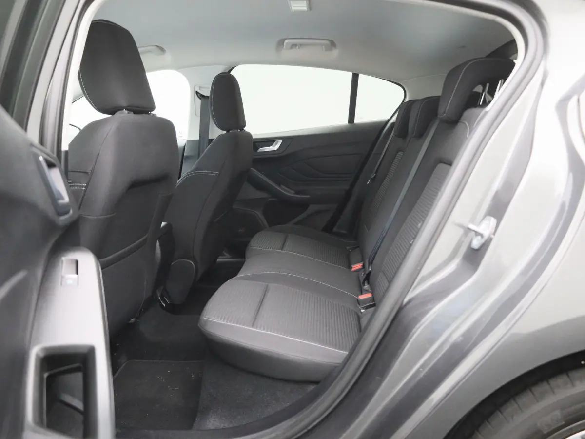 1.0 EcoBoost Hybrid Titanium | Navigatie | Groot scherm | Apple Carplay / Android Auto | Climate Control | Cruise Control | Parkeersensoren | DAB | Bluetooth |