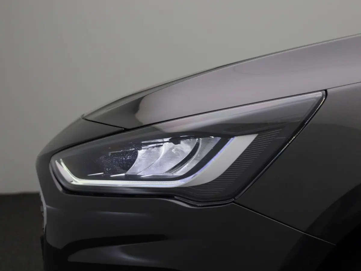 1.0 EcoBoost Hybrid Titanium | Navigatie | Groot scherm | Apple Carplay / Android Auto | Climate Control | Cruise Control | Parkeersensoren | DAB | Bluetooth |