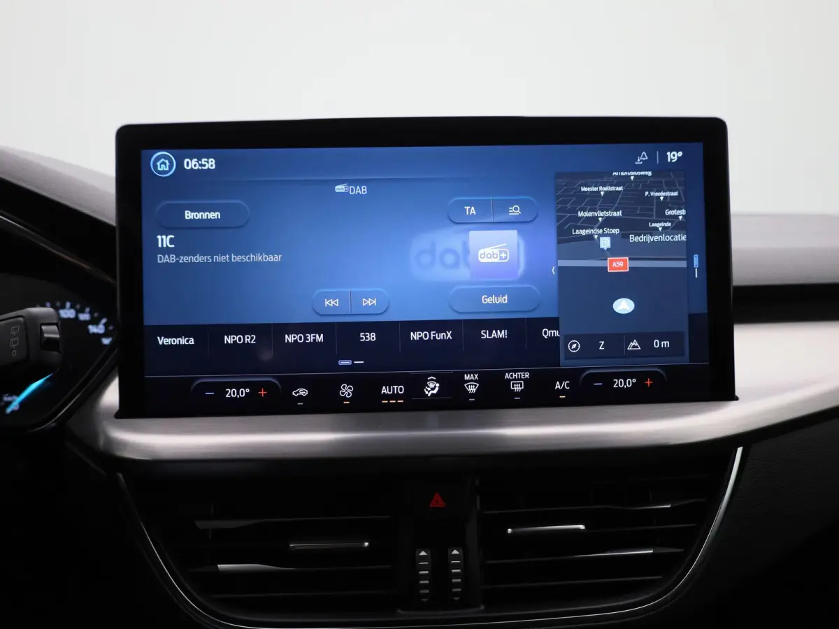 1.0 EcoBoost Hybrid Titanium | Navigatie | Groot scherm | Apple Carplay / Android Auto | Climate Control | Cruise Control | Parkeersensoren | DAB | Bluetooth |