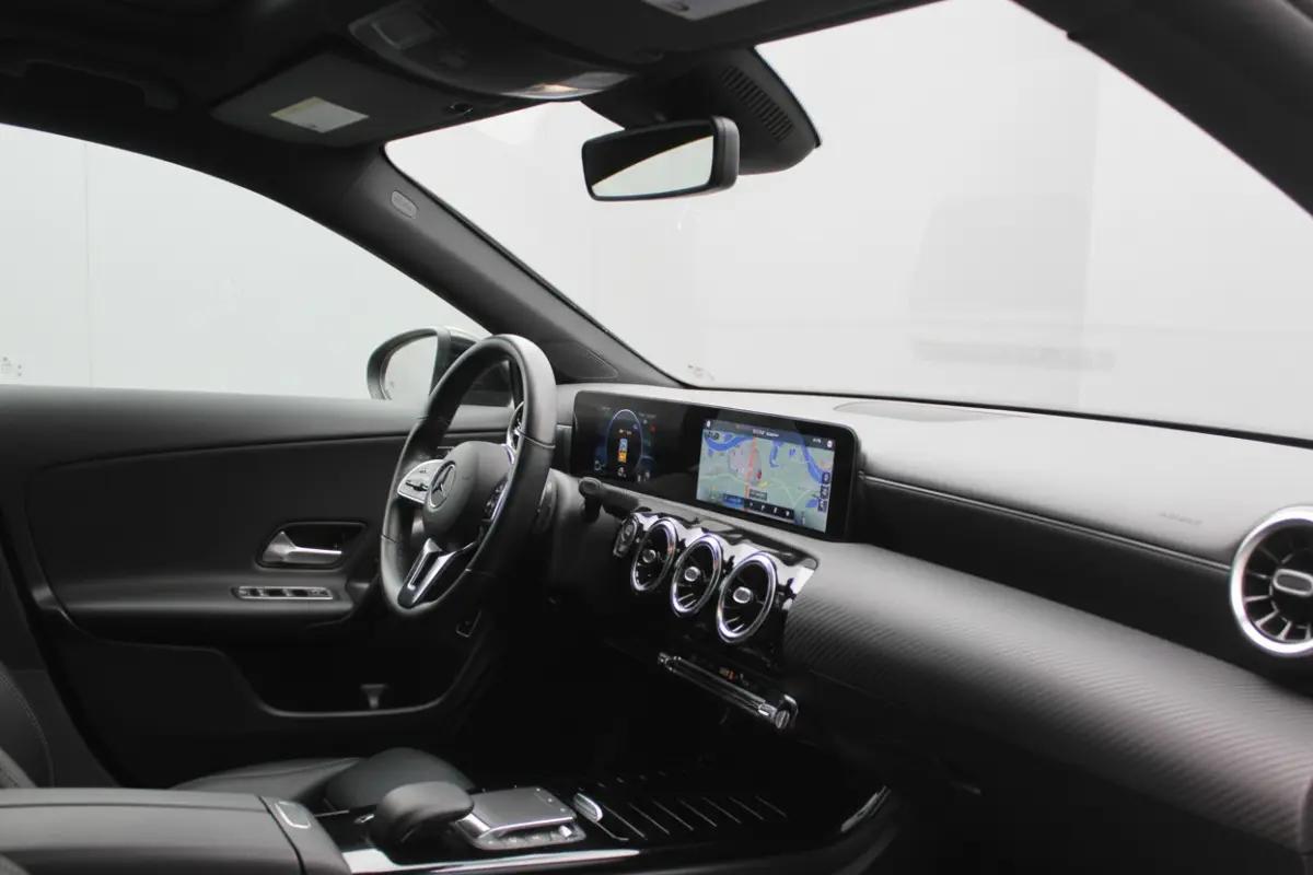 180 AUT7 Business Line NIGHT PAKKET WIDESCREEN CARPLAY CAMERA