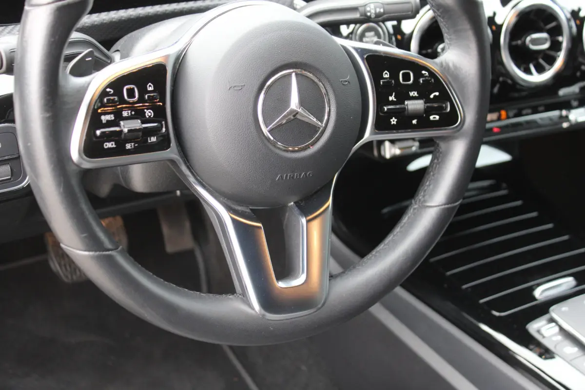 180 AUT7 Business Line NIGHT PAKKET WIDESCREEN CARPLAY CAMERA