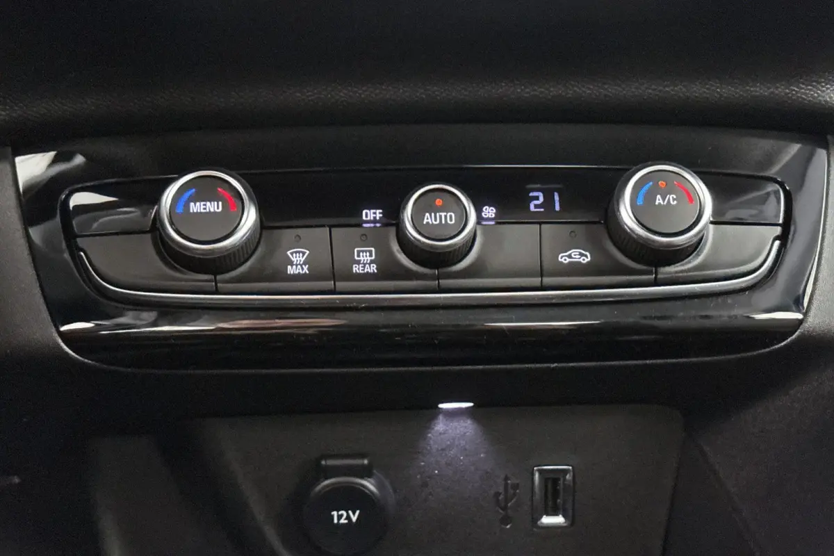 Electric 50 kWh Camera Dodehoek Clima Apple CarPlay