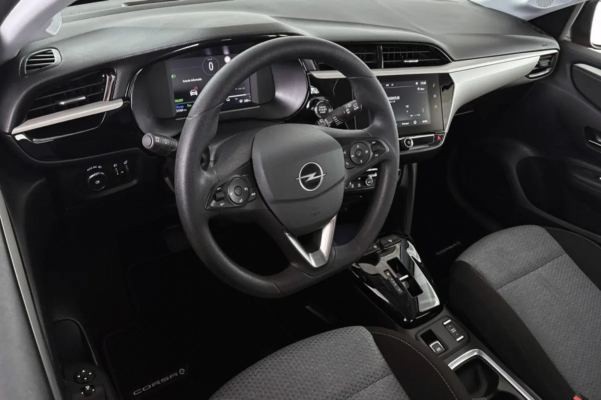 Electric 50 kWh Camera Dodehoek Clima Apple CarPlay